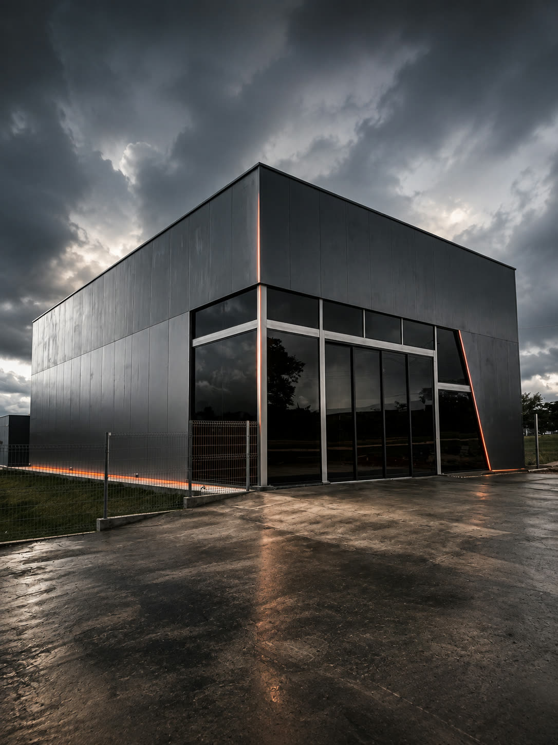 Edificação comercial metálica com fachada de vidro